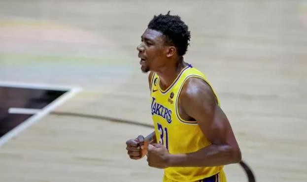 开云体育app-新年新气象！湖人豪取5连胜逼近前六 他们仍可争冠