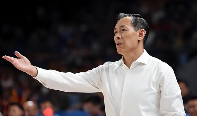 开云登录入口地址-唉！国家队2.16米中锋，连续两场遭小外隔扣+冲突，球迷：太窝囊